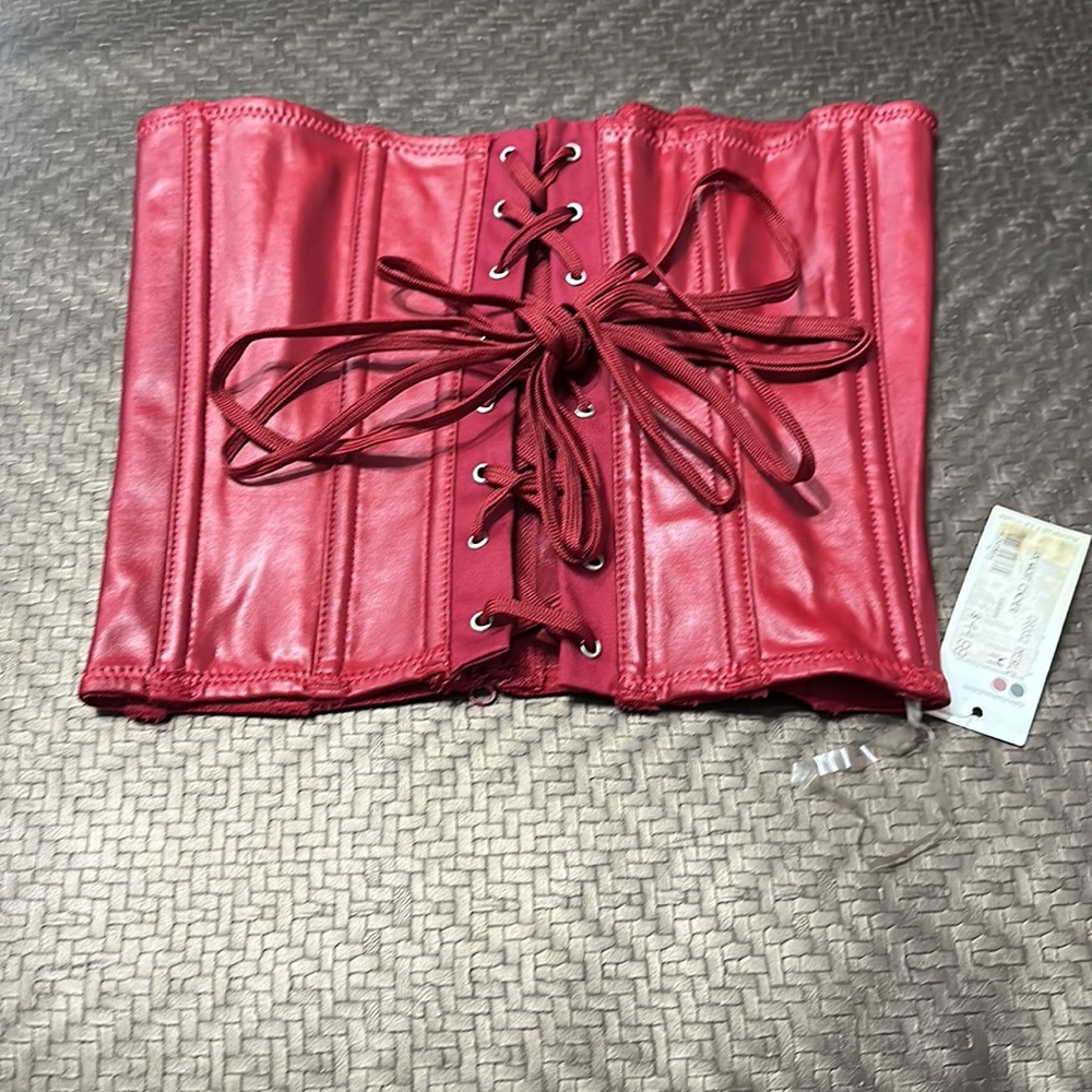 Red corset - Picture 2 of 2